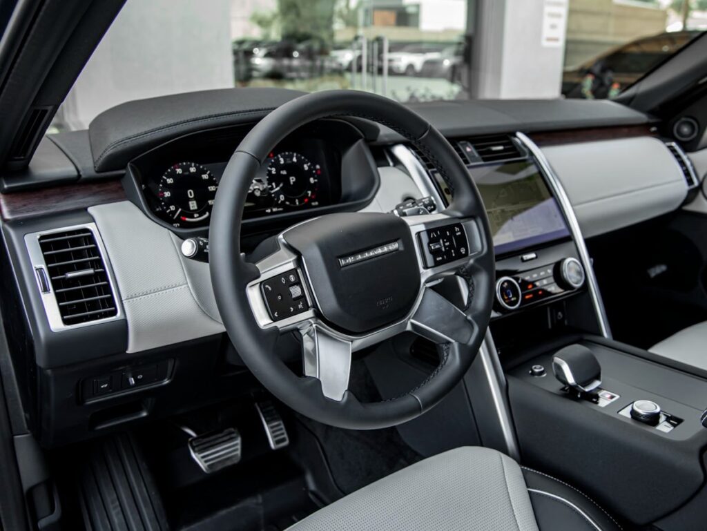2024 Land Rover discovery for sale in rancho mirage
